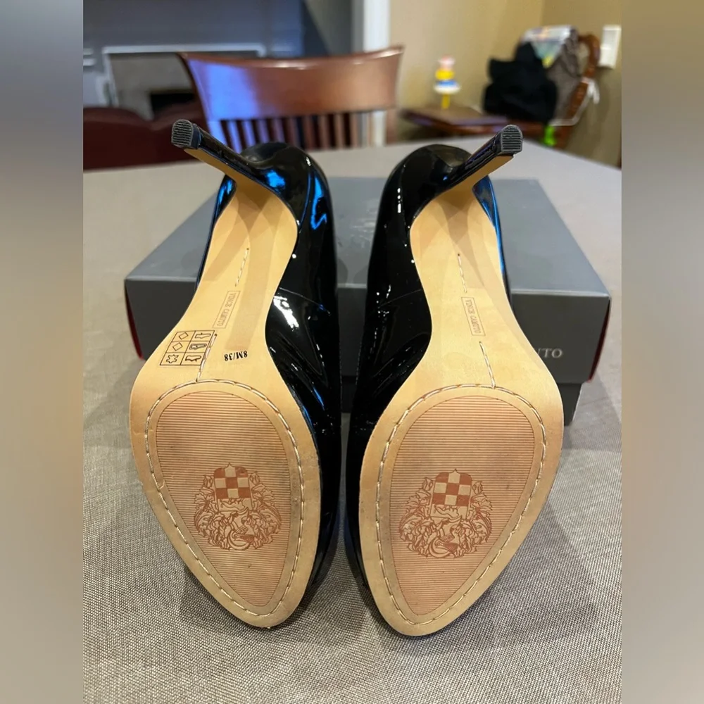 BRAND NEW IN BOX Vince Camuto Black Patent Peep-toe pumps size 8! - Picture 2 of 4